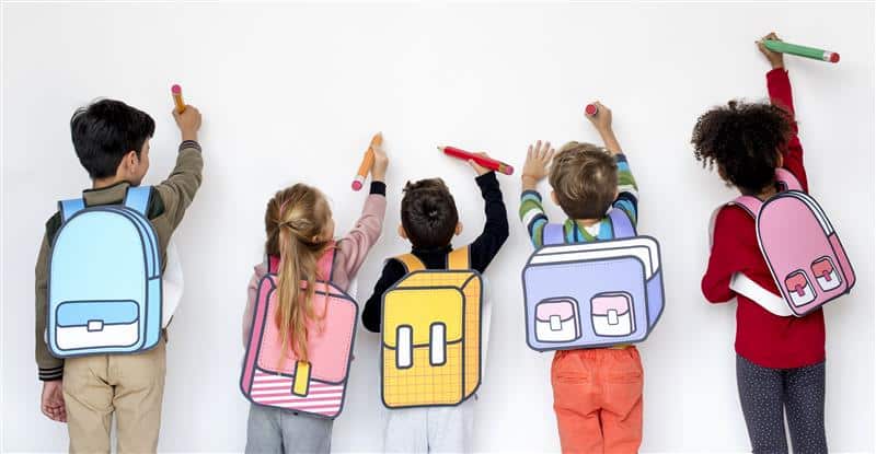 camarades-de-classe-amis-sac-ecole-education grands-parents et enfant